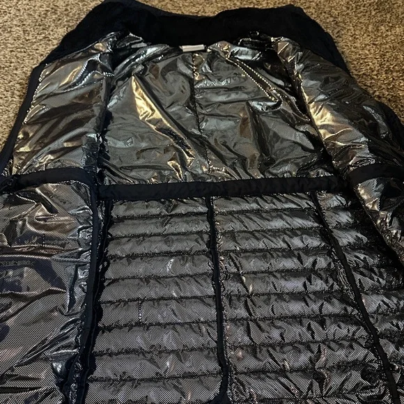 Women’s Columbia Navy Quilted Vest - Picture 5 of 8